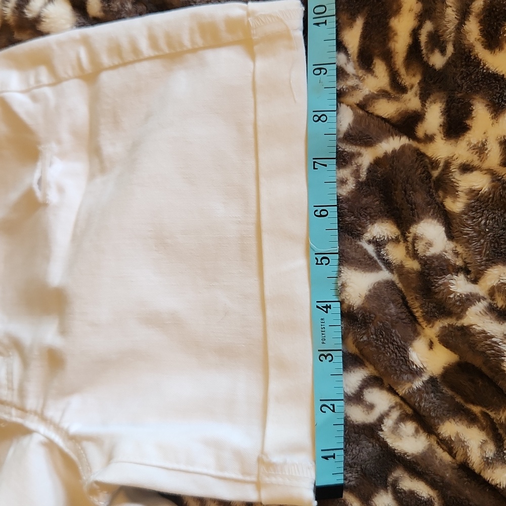 NWT WHITE DENIUM SHORTS - Picture 8 of 9